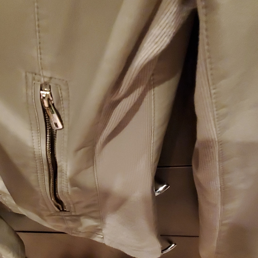 Jacket - Picture 4 of 4